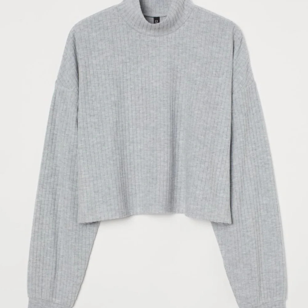 Cozy Light Heathered Gray Mock Neck  Crop Sweater Size Small